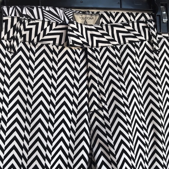 Volcom black and white Chevron pattern pants, 11 - Picture 5 of 16